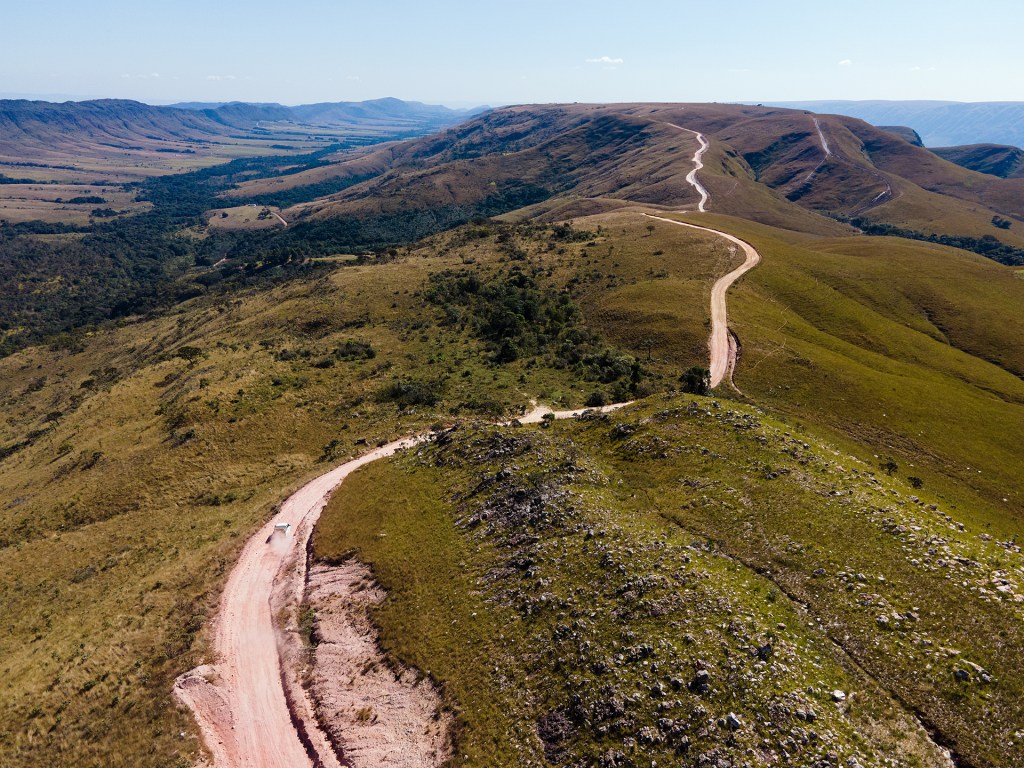 A dirt road on top of a beautiful ridge within Serra da Canastra National Park. The Vargem Bonita to Delfinopolis route.