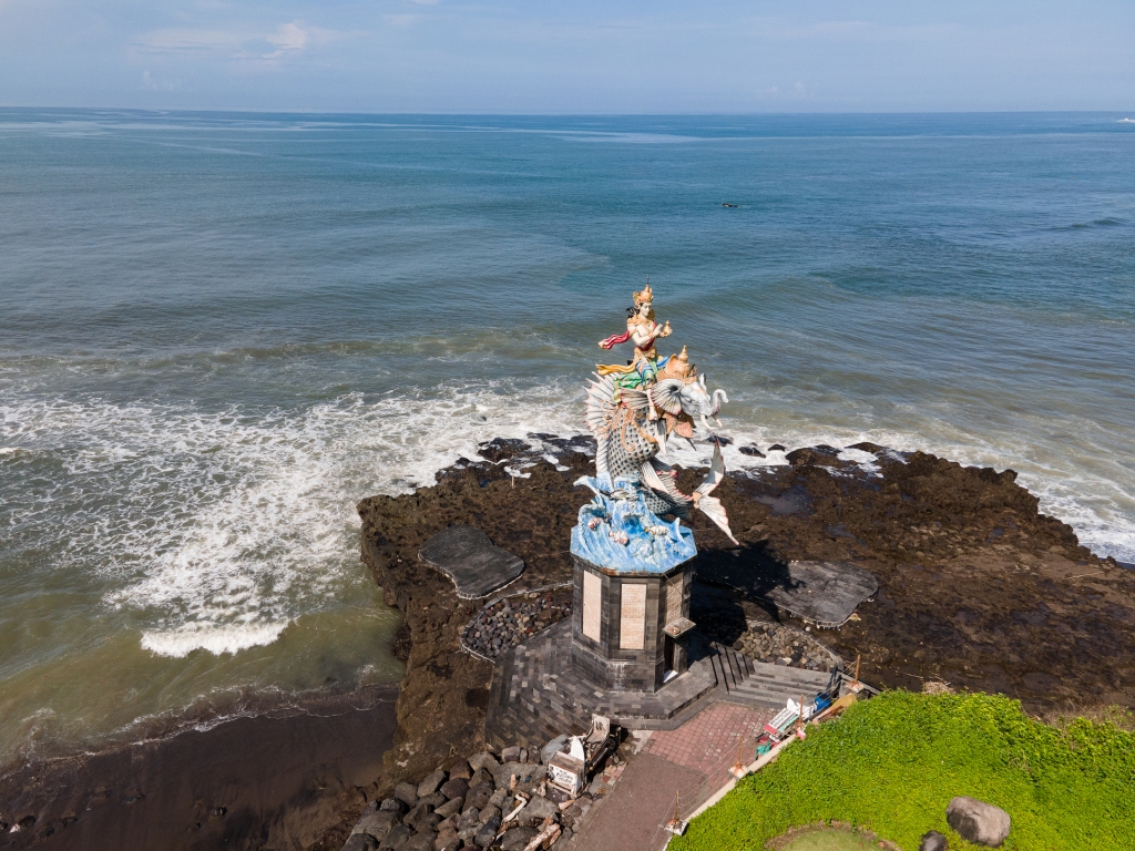 Pererenan Beach in Canggu, Bali. A photo of a large statue in front of the beach.